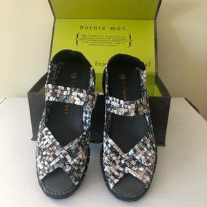 "NEW" bernie mev. Comfi Mary Jane Open Toe Sandal